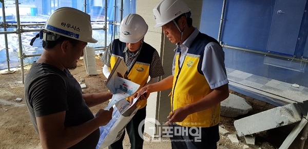 김포시가 여름철 폭염 대비에 따른 건설공사장 안전점검에 나섰다. (사진=김포시 안전총괄과 제공)