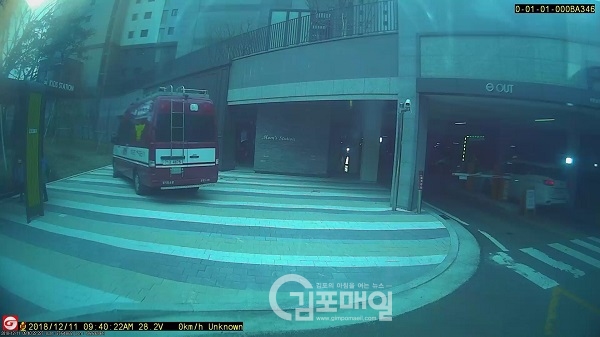 출동한 김포소방서 차량 전방 카메라에 찍힌 KCC 아파트 사고현장. (사진=김포소방서)