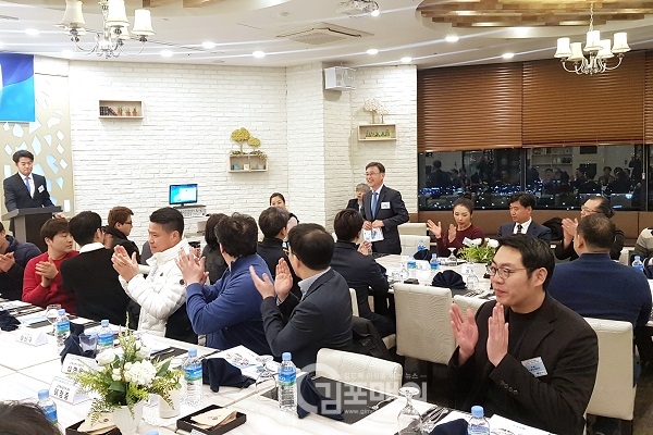 정하영 시장이 김포의 청년 CEO들과 간담회를 갖고 격려의 자리를 마련했다. (사진=김포시청)