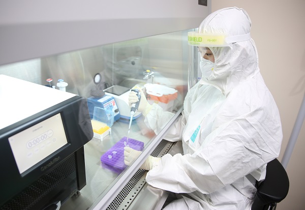 김포우리병원 분자진단검사실에서 유전자 증폭 검사을 실시하고 있다.(사진=김포우리병원)