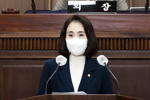 김포시의회 정영혜 의원이 제221회 정례회에서 5분 자유발언을 하고 있다.(사진=김포시의회)