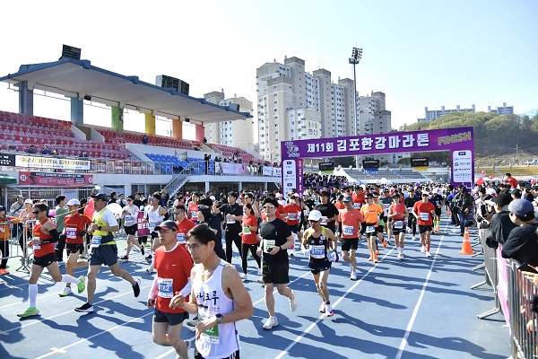 지난 9일 제11회 김포한강마라톤대회가 역대급 참가자 수를 기록하며 성황리에 막을 내렸다.(사진=김포시청)