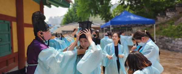 김포시가 지역 문화재 활용사업의 일환으로 '낯선 향교, 아는 향교' 프로그램을 운영하고 있다(사진=김포시청)