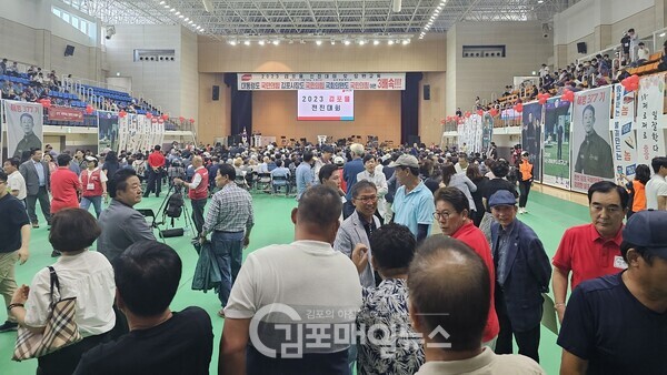 김포(을) 국민의힘 전진 대회 행사 직전부터 당원들이 대거 참석해 인산인해를 이룬 모습.(사진=천용남 기자)